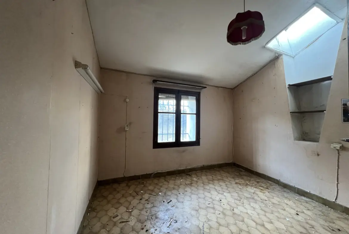 Maison de ville à rénover à Orange - 84 m2 