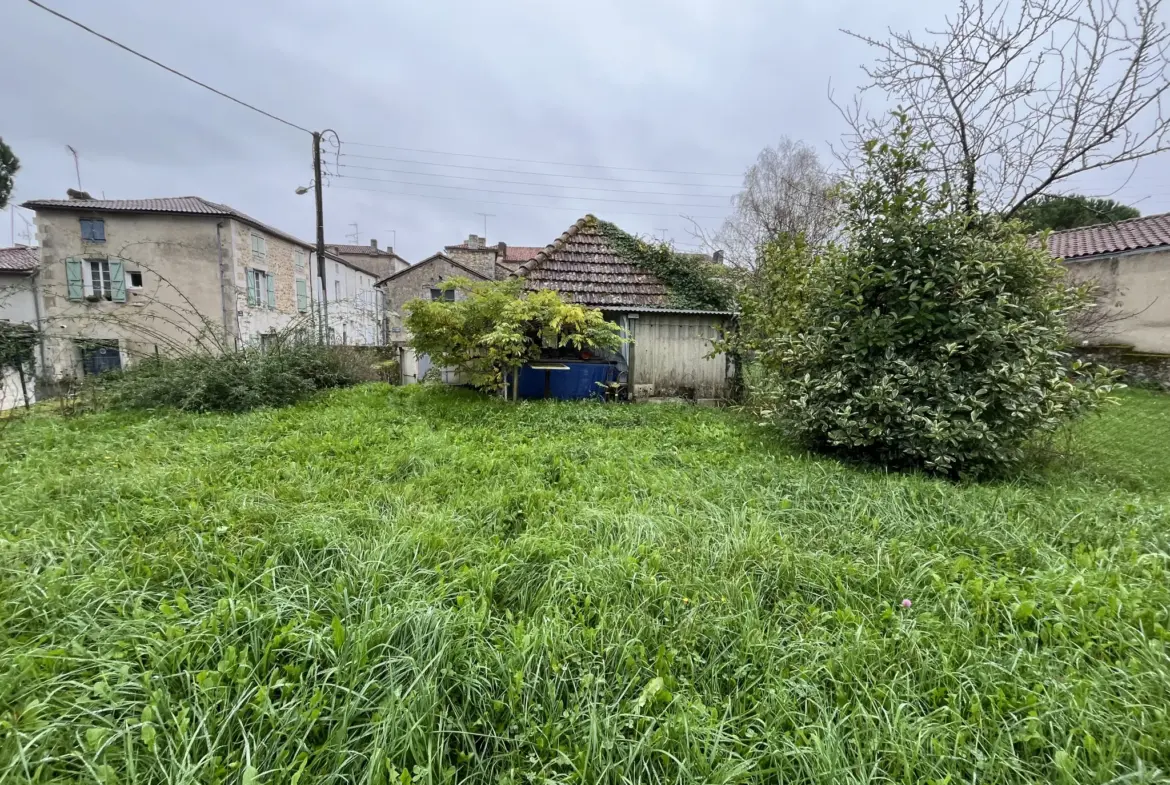 Terrain à bâtir avec garage à Montbron 