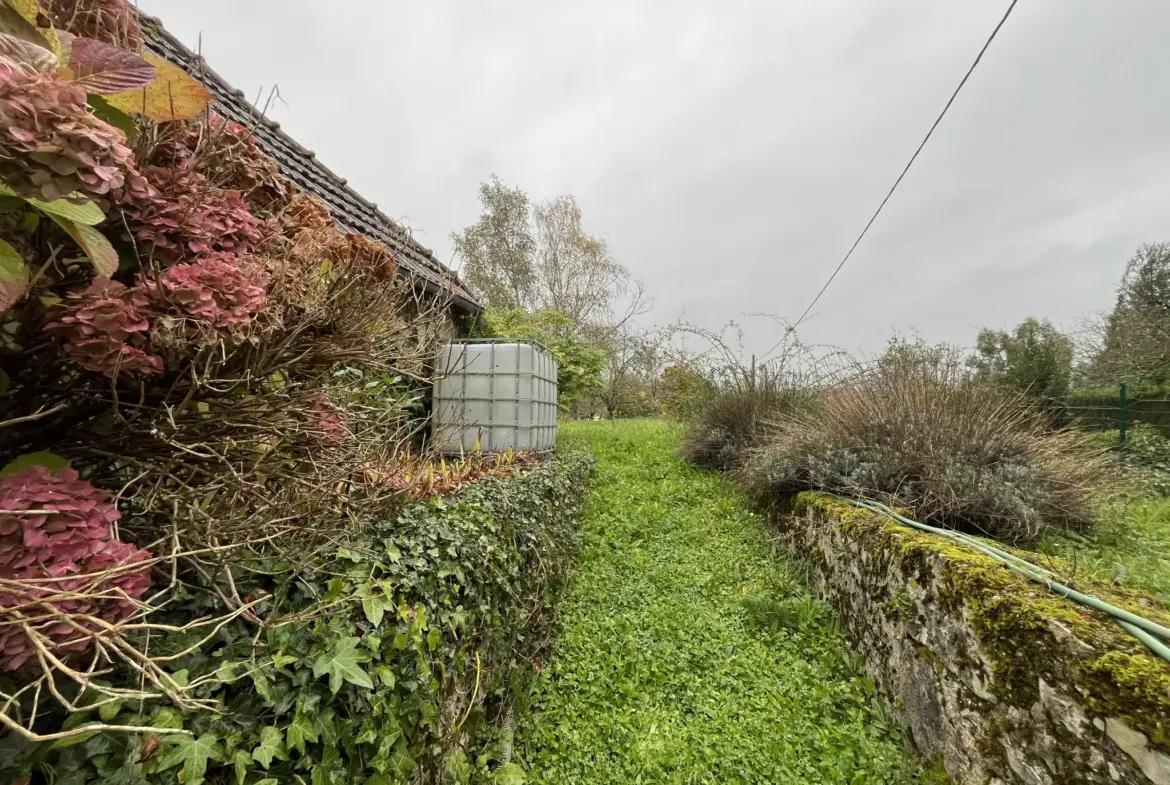 Terrain à bâtir avec garage à Montbron 