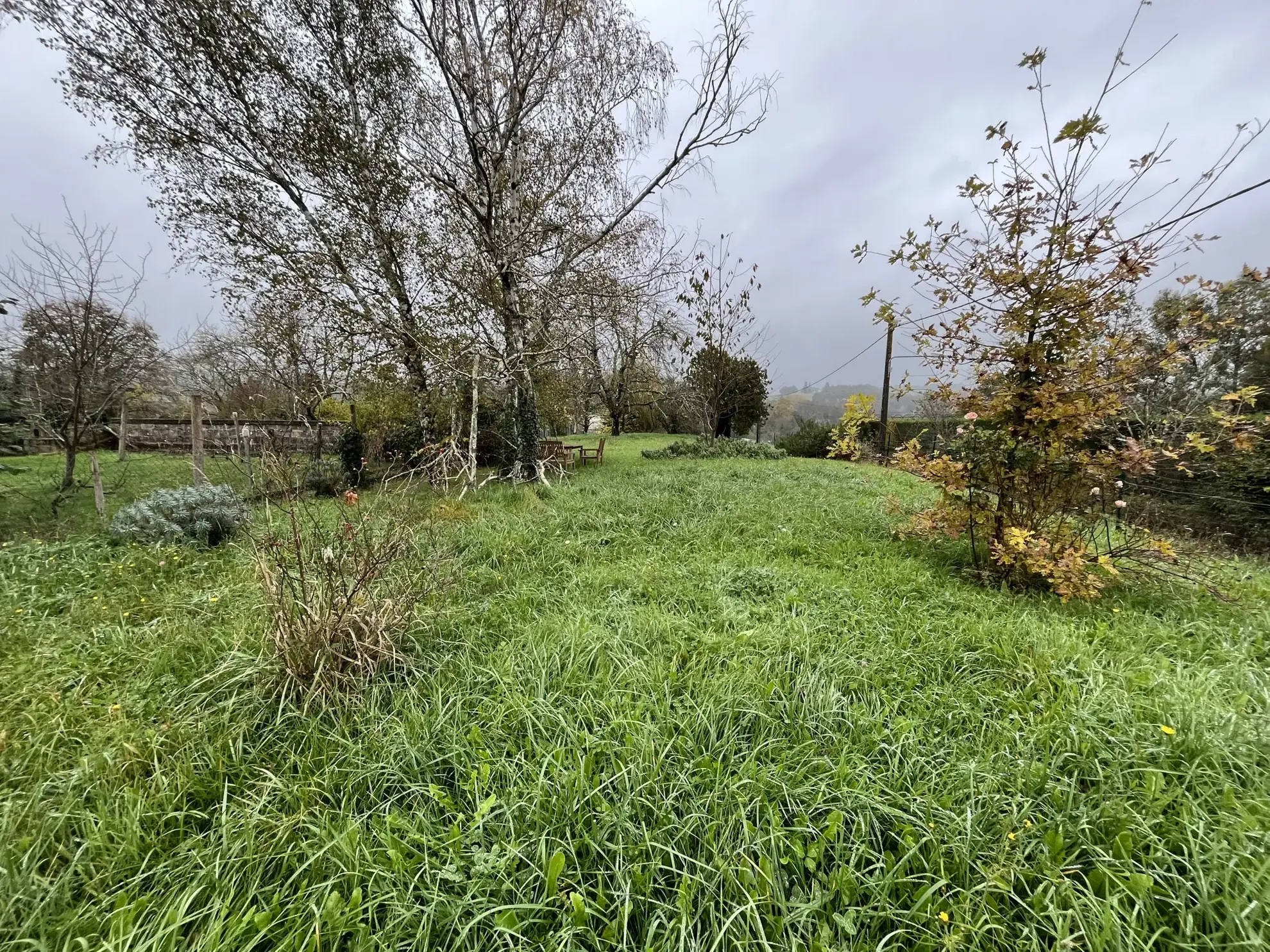 Terrain à bâtir avec garage à Montbron 