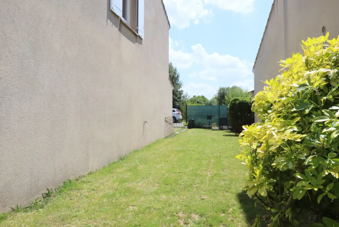 Maison récente à vendre à Cognac avec garage et jardin 