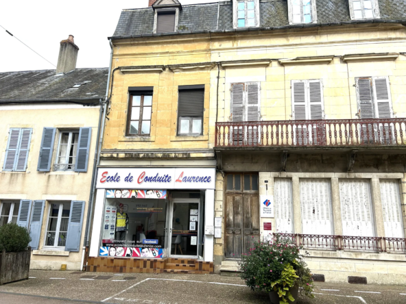 Maison de ville à Prémery avec cour intérieure à vendre