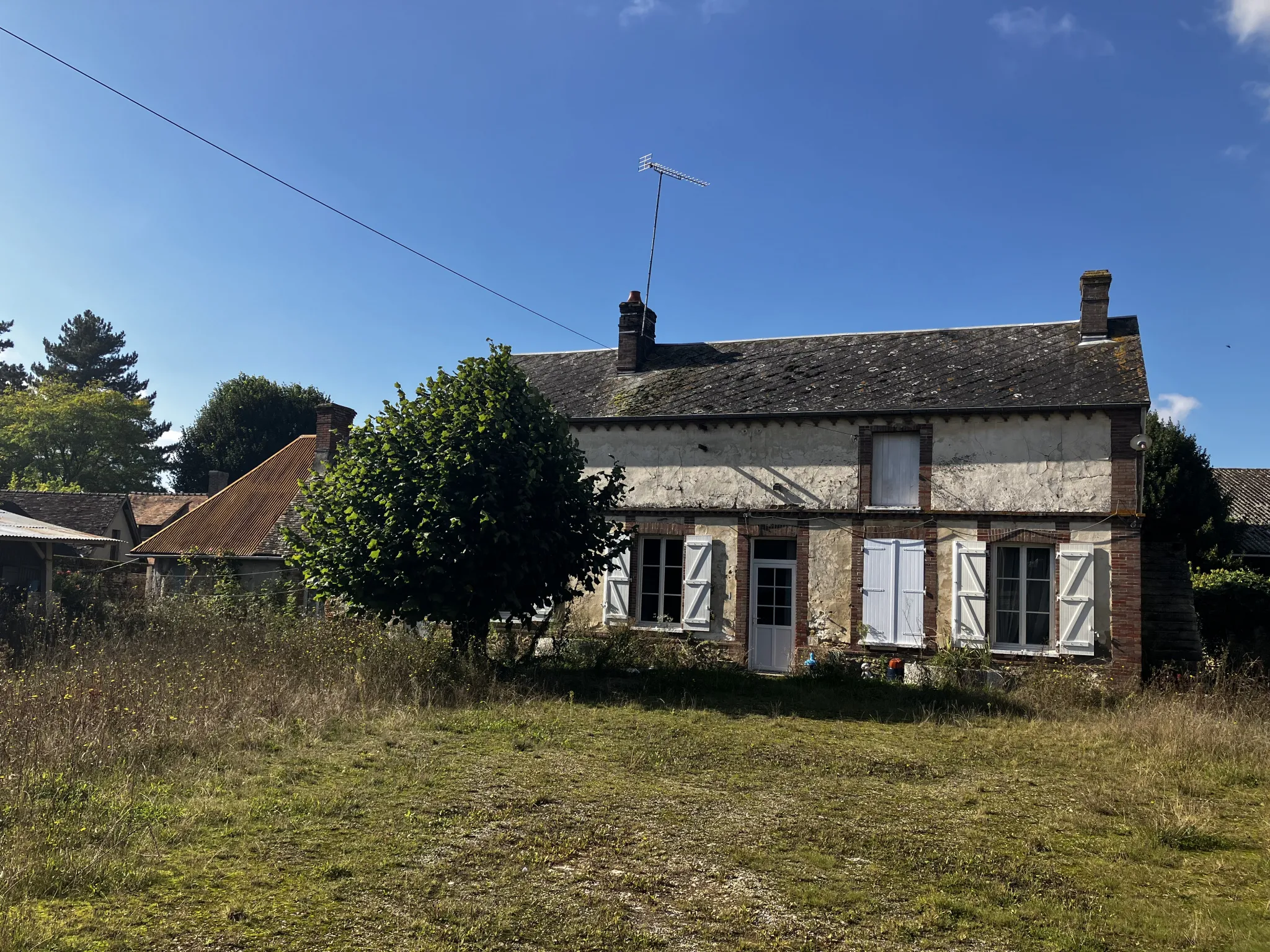 Maison à rénover à Pacy-sur-Eure sur grand terrain 