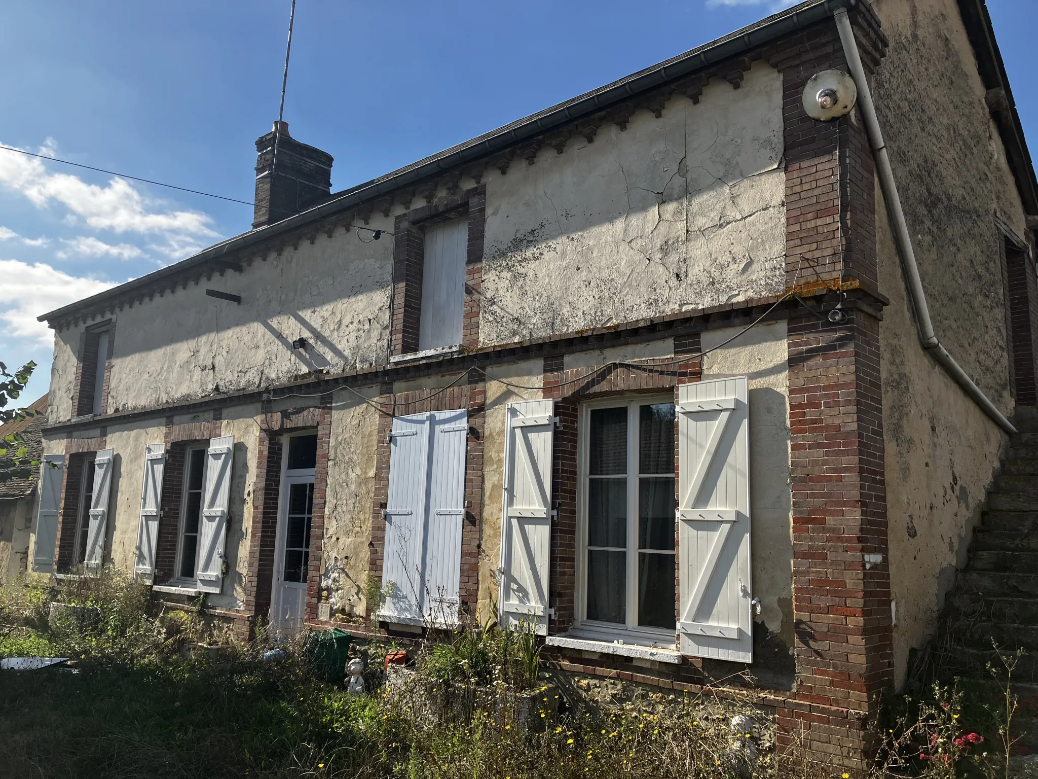 Maison à rénover à Pacy-sur-Eure sur grand terrain 