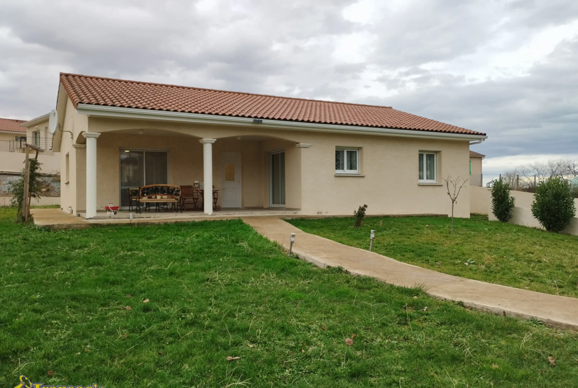 Villa de plain-pied F4 à Bas de Thiers avec garage et terrasse 