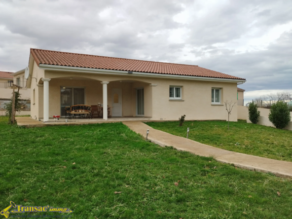 Villa de plain-pied F4 à Bas de Thiers avec garage et terrasse