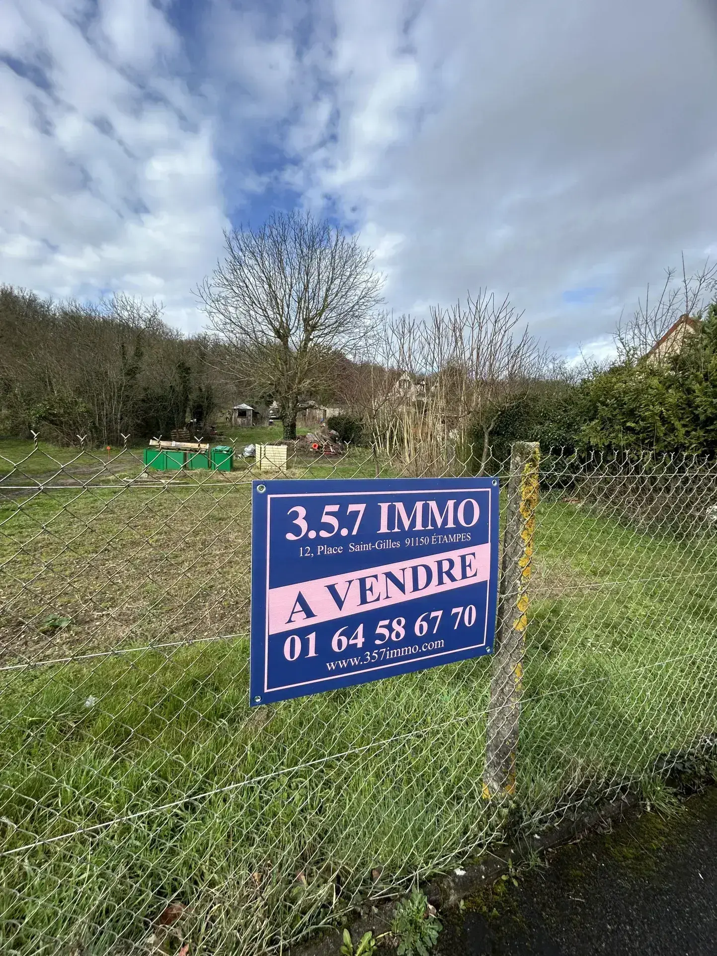 Terrain constructible de 1219 m² à Étampes à vendre 