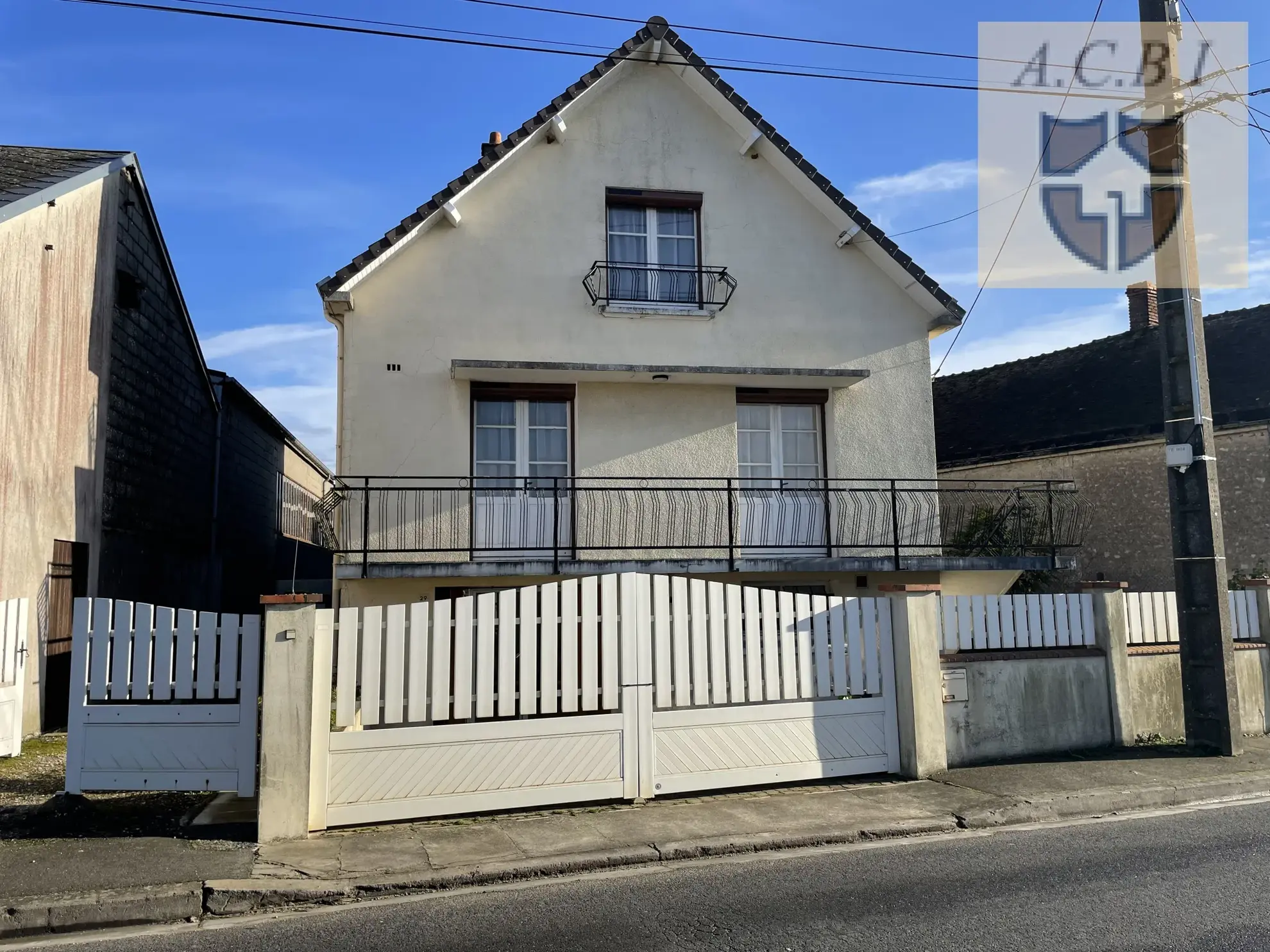 Maison avec sous-sol à 4 km d'Ouzouer le Marché 