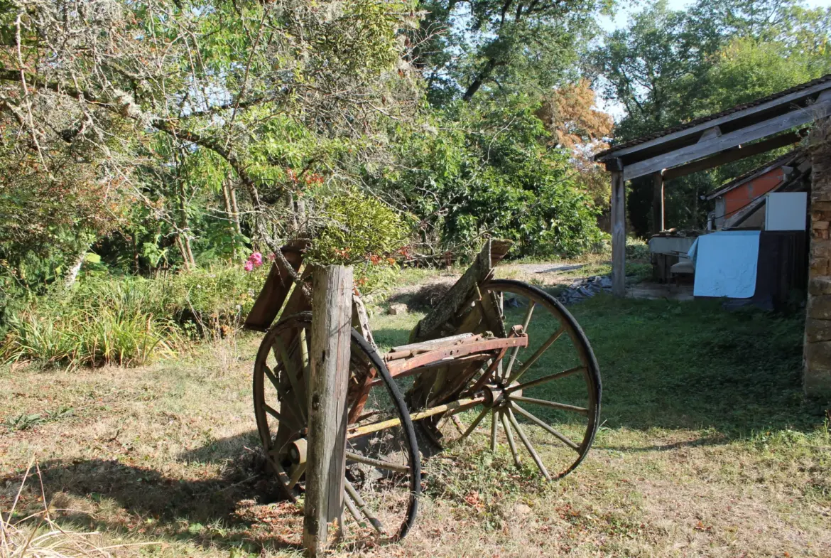 Fermette avec grange à Louroux Bourbonnais sur 2.2 hectares 