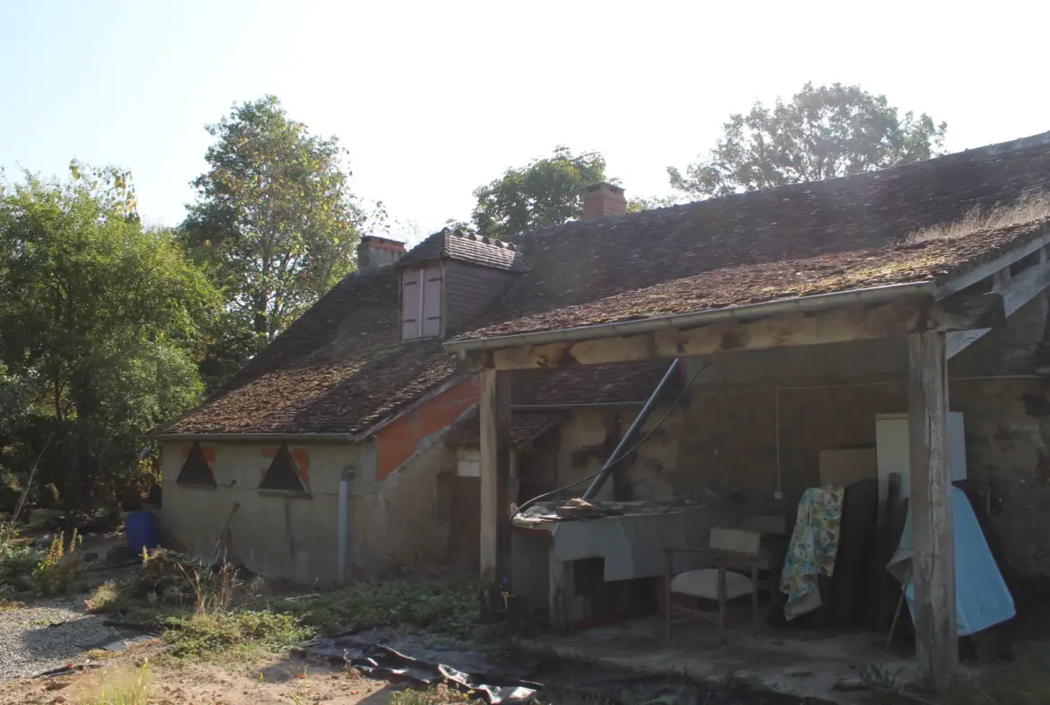 Fermette avec grange à Louroux Bourbonnais sur 2.2 hectares 