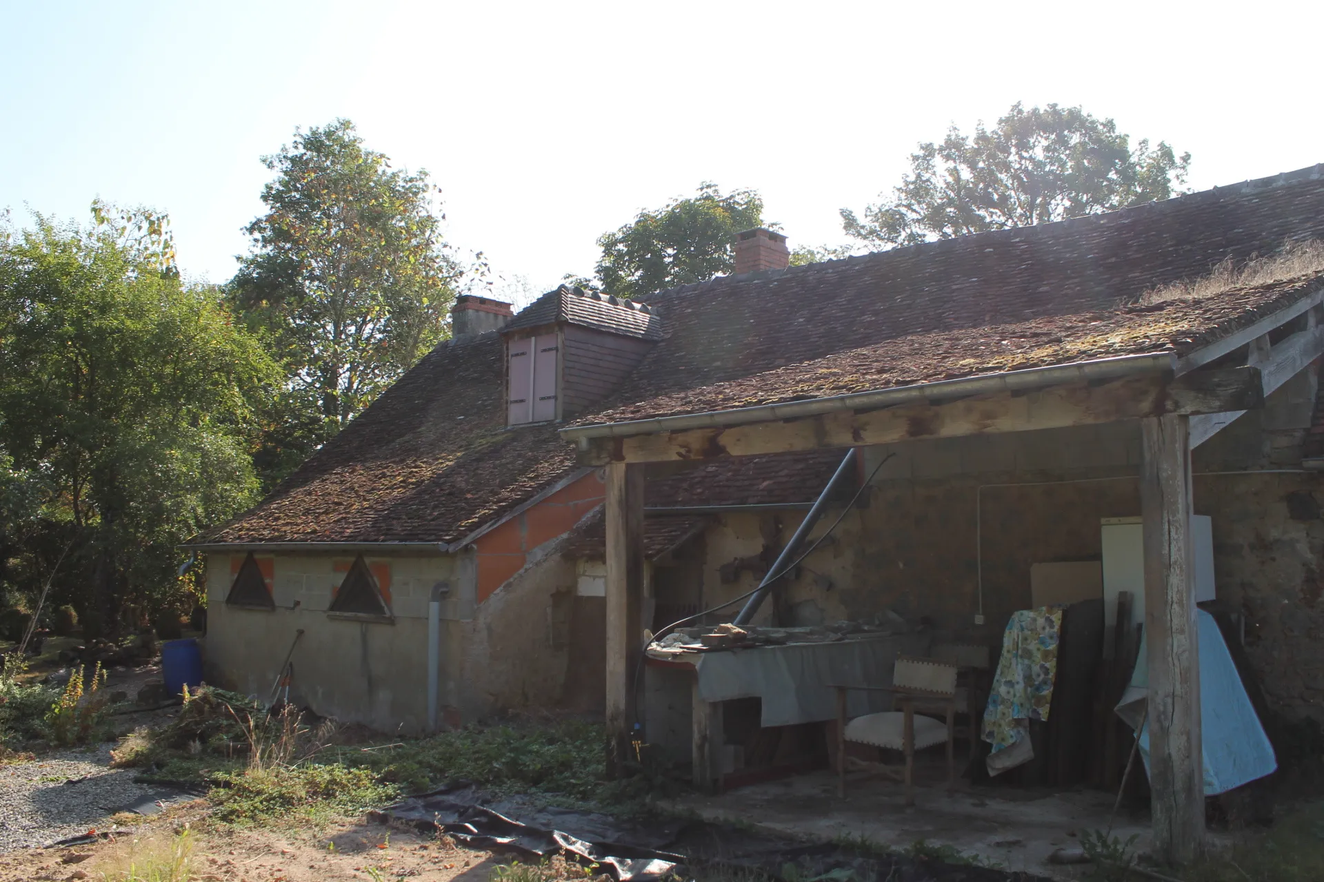 Fermette avec grange à Louroux Bourbonnais sur 2.2 hectares 