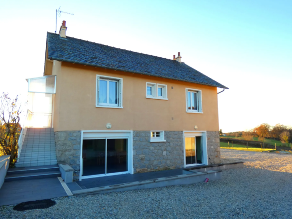 Maison rénovée à vendre avec hangar de 200 m² à Cassaniouze