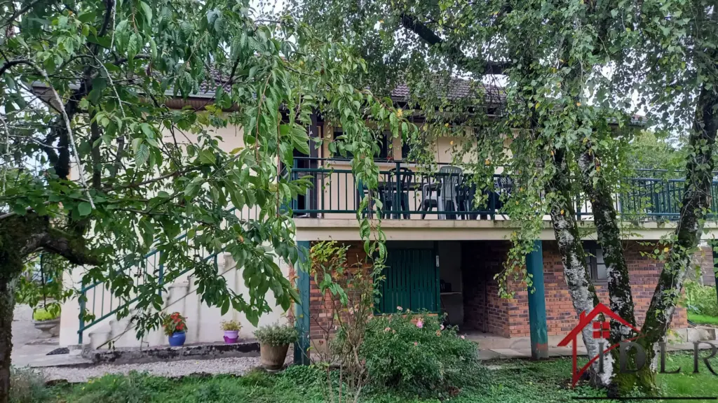 Pavillon sur sous-sol avec grand jardin à Montmorot