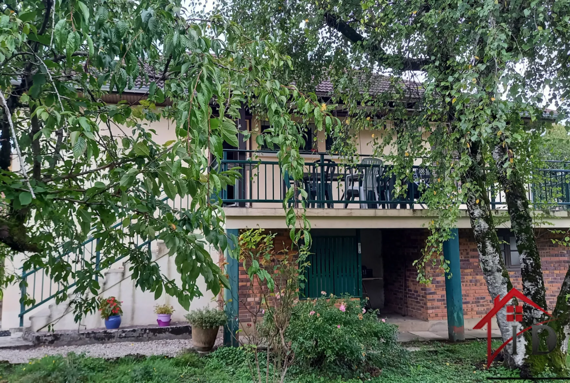 Pavillon sur sous-sol avec grand jardin à Montmorot 