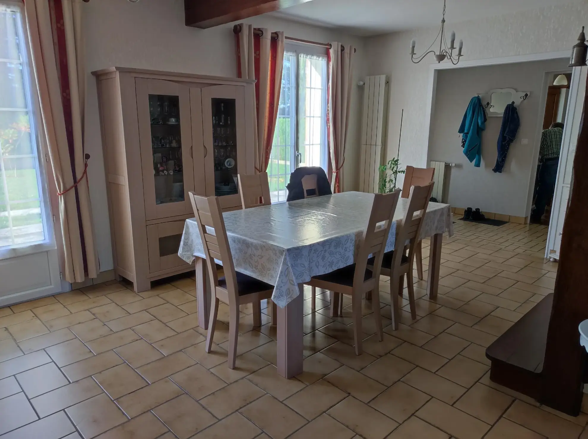 Maison spacieuse à Sainville, 4 chambres sur terrain de 1762 m² 