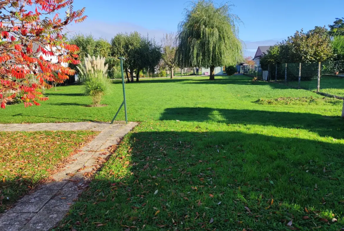 Maison spacieuse à Sainville, 4 chambres sur terrain de 1762 m² 