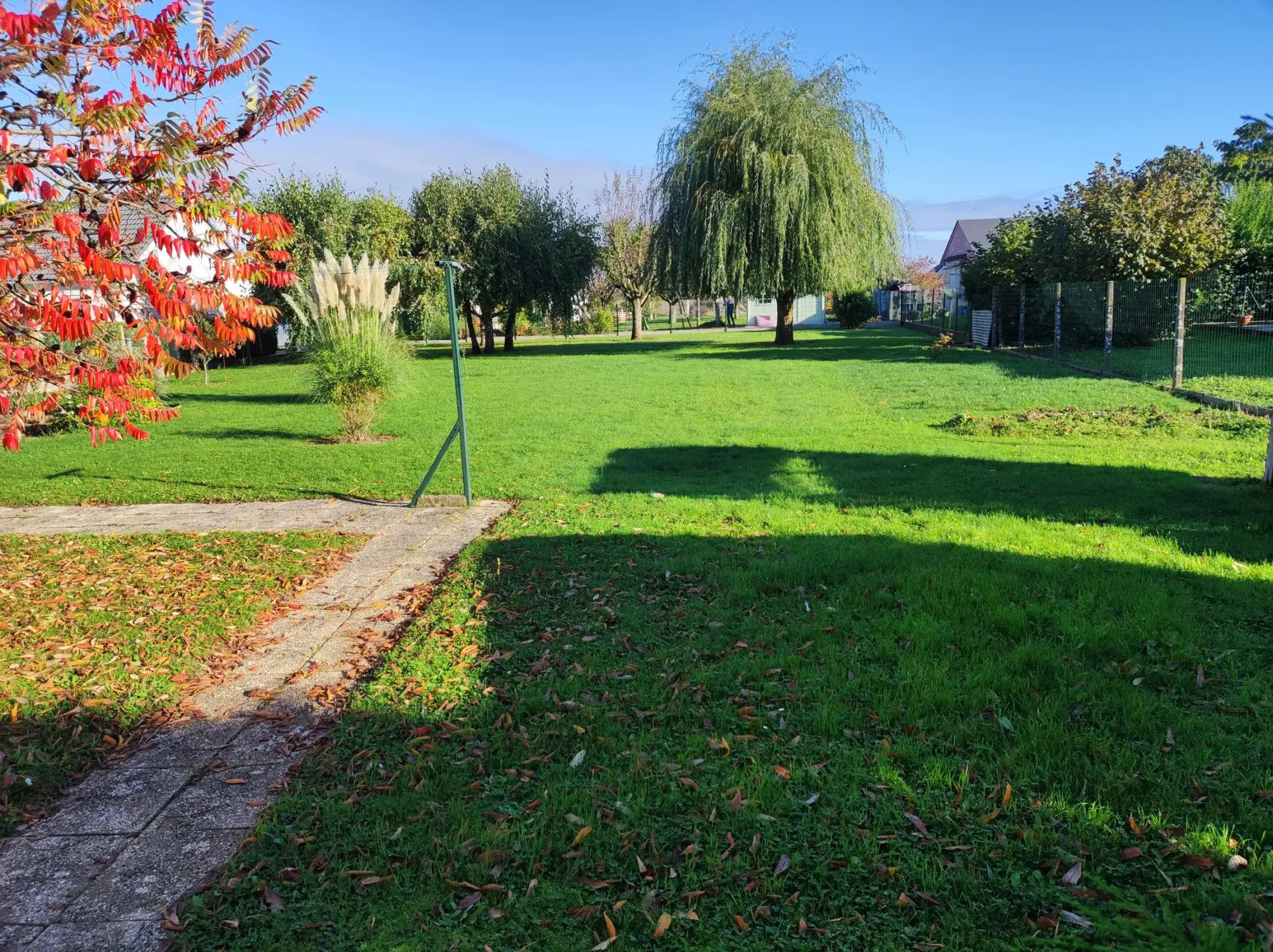 Maison spacieuse à Sainville, 4 chambres sur terrain de 1762 m² 