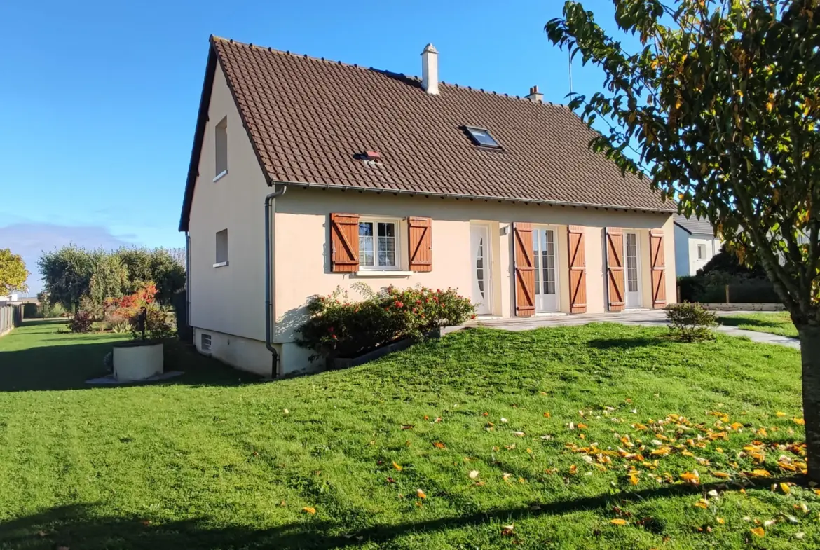 Maison spacieuse à Sainville, 4 chambres sur terrain de 1762 m² 