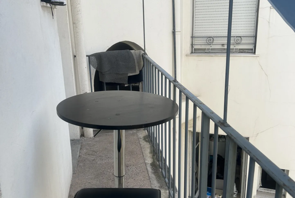 Vente d'un Studio à Rafraîchir dans le Quartier de la Libération à Nice 