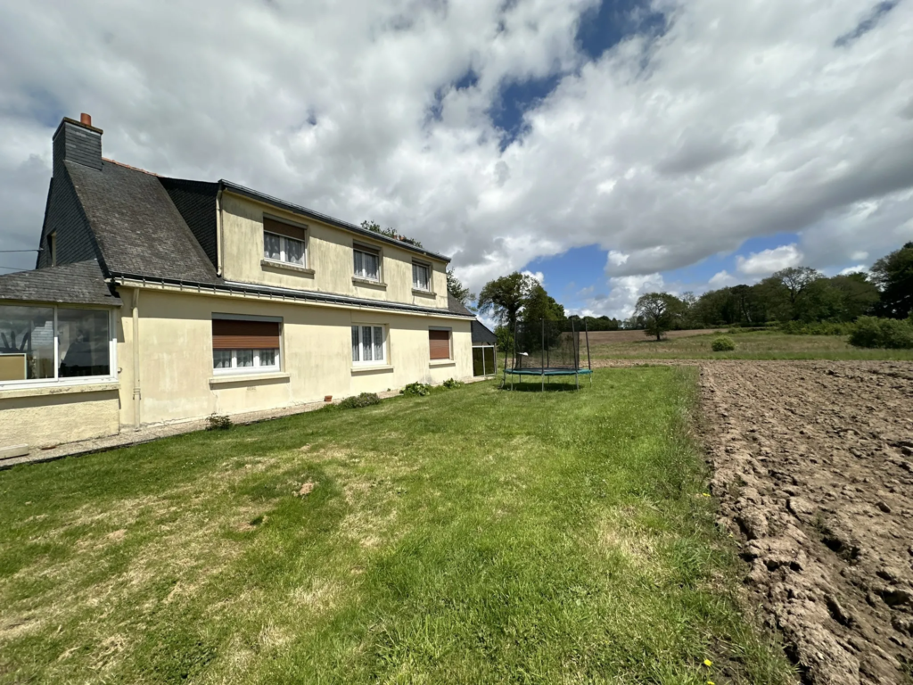 Maison de village à vendre à Melrand - 129 m² avec terrain de 1600 m²