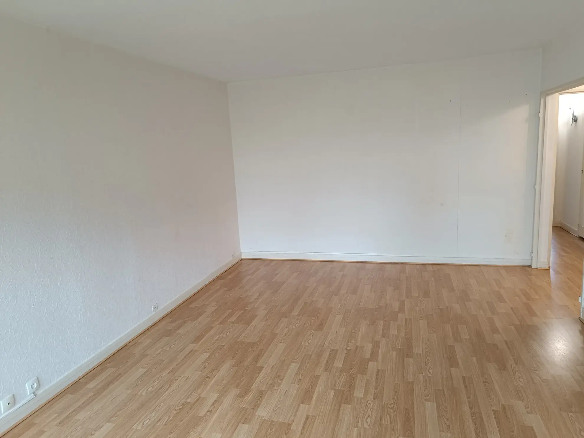 Appartement F2 de 53 m² à Plaisir avec parking et cave 