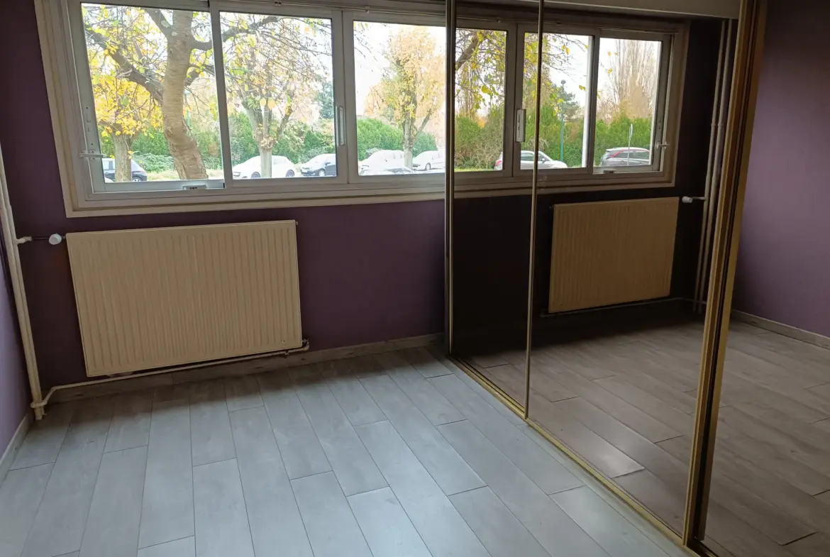 Appartement F2 de 53 m² à Plaisir avec parking et cave 