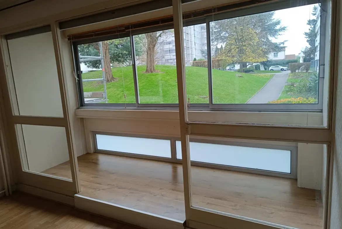 Appartement F2 de 53 m² à Plaisir avec parking et cave 