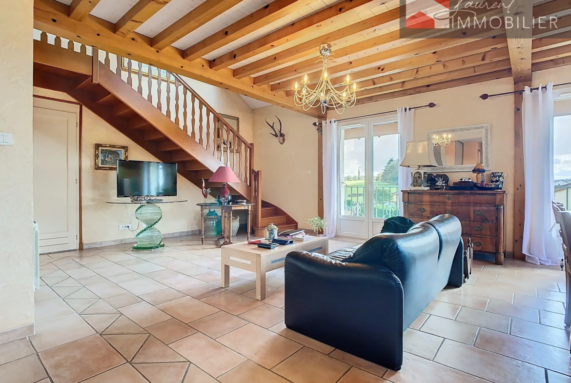 À vendre : Grande maison à Romenay avec 3 chambres et terrasses 