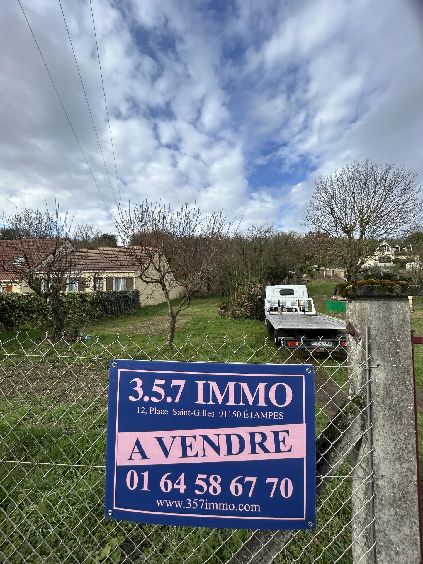 Terrain à bâtir de 1219 m² à Etampes, près du RER C 