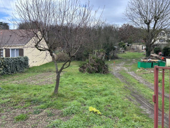 Terrain à bâtir de 1219 m² à Etampes, près du RER C