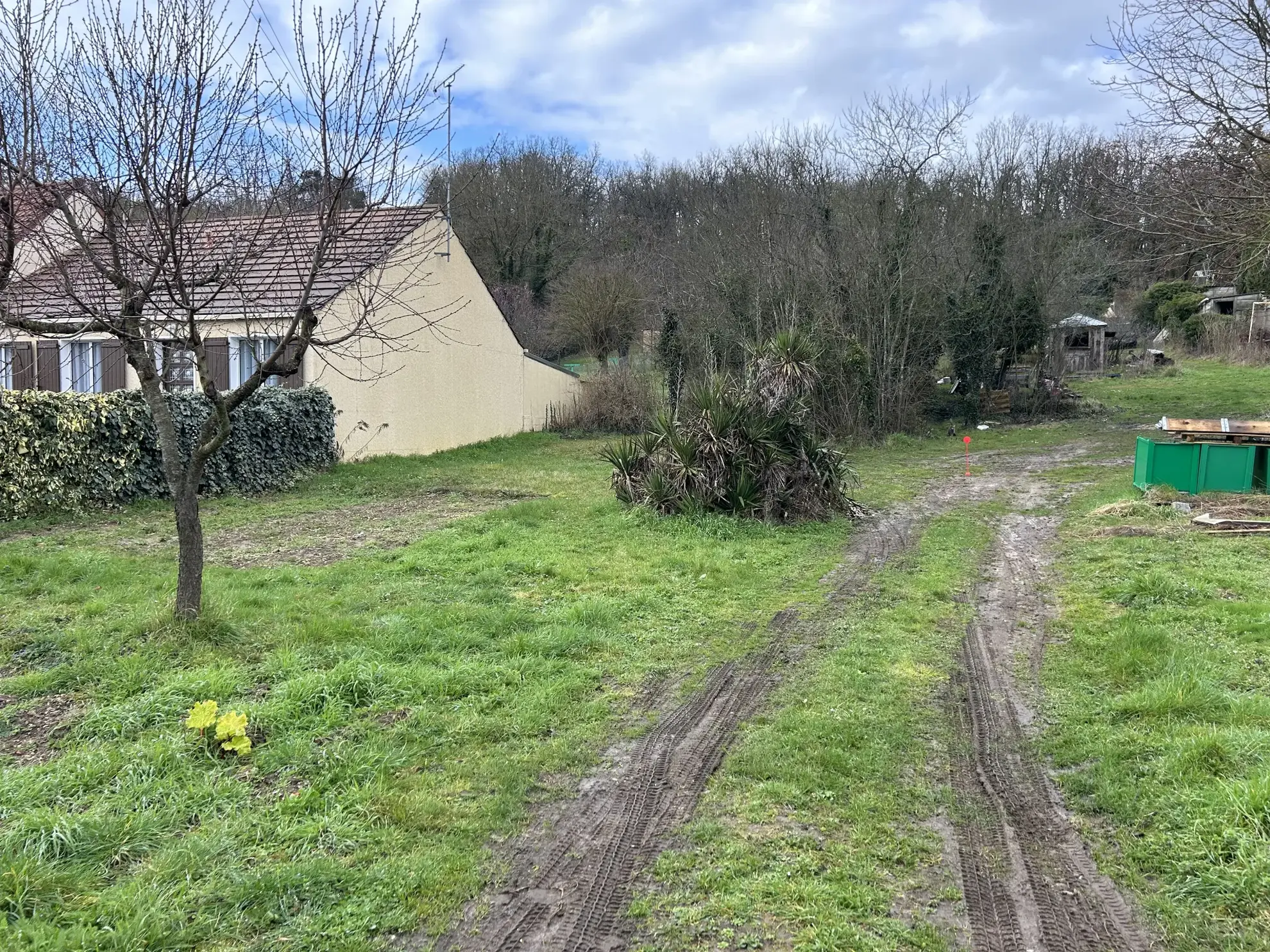 Terrain à bâtir de 1219 m² à Etampes, près du RER C 