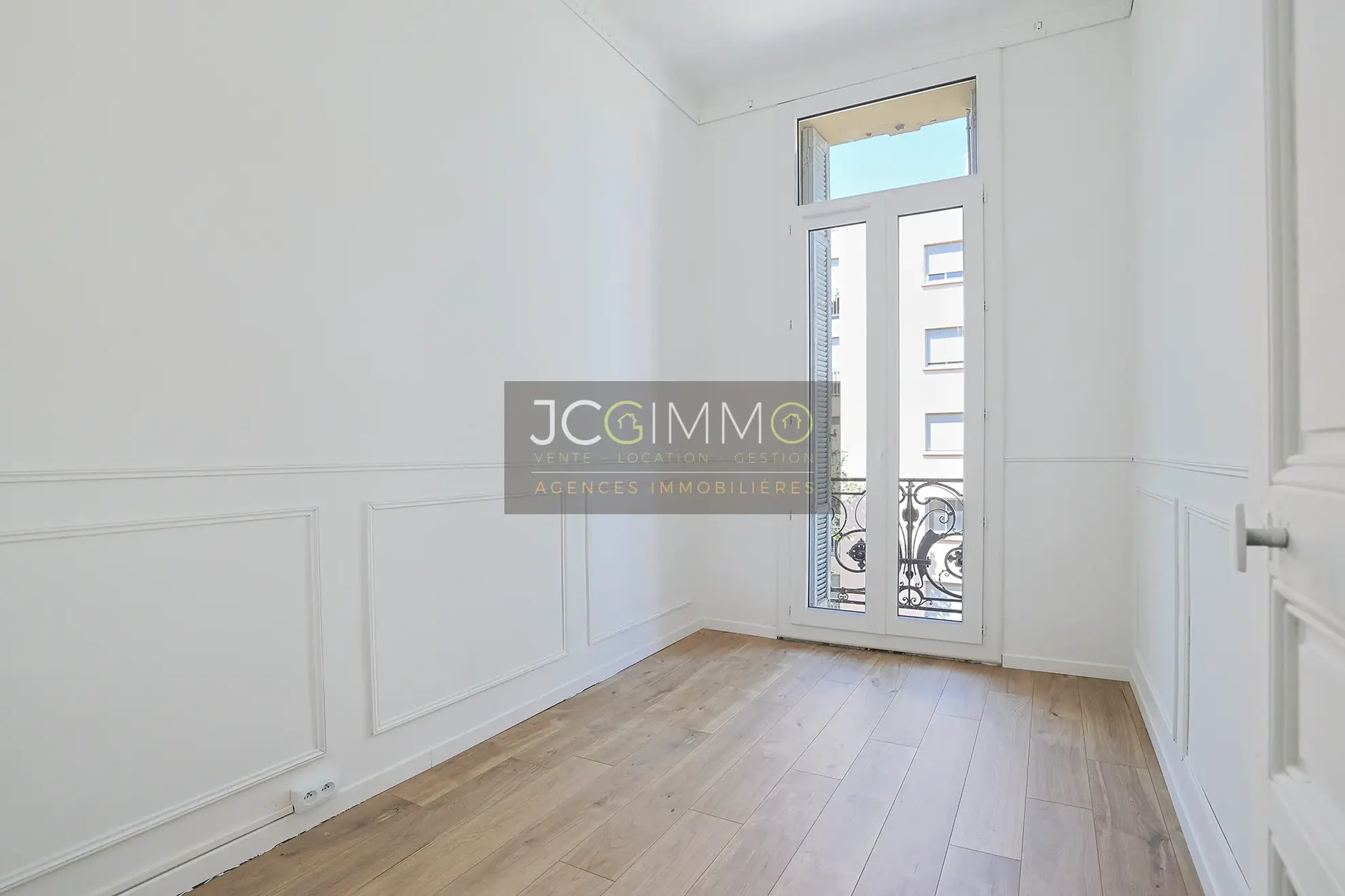 Appartement T3 rénové de 81 m2 à Hyères - Quartier Gare 