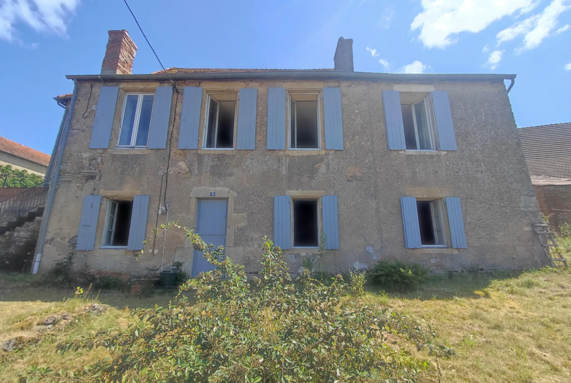 Jolie maison en pierre à vendre à Cercy la Tour 