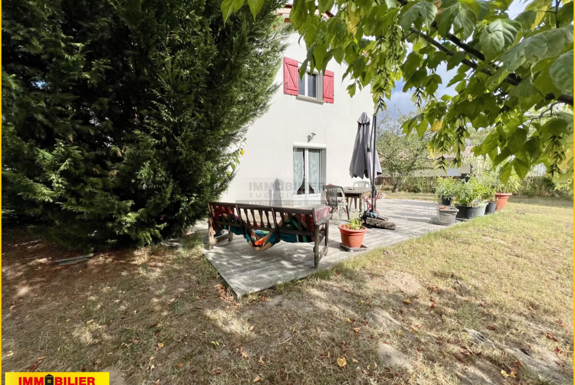 Maison Familiale à Landiras - 3 Chambres et Jardin 