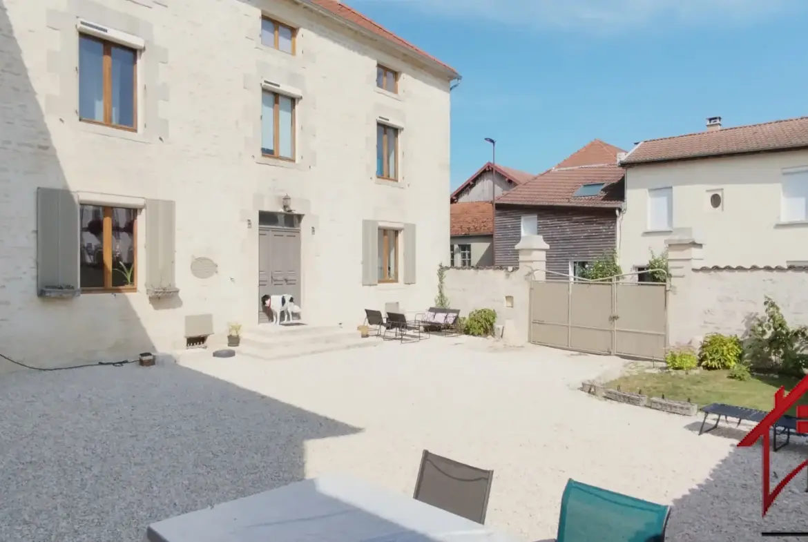 Maison de village rénovée 160 m² à Champignol lez Mondeville 