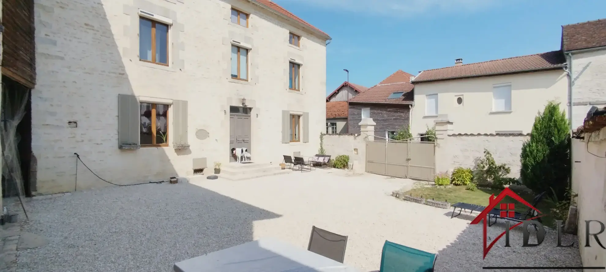 Maison de village rénovée 160 m² à Champignol lez Mondeville 