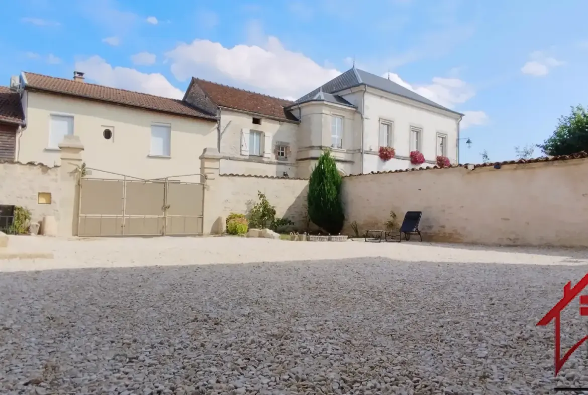 Maison de village rénovée 160 m² à Champignol lez Mondeville 