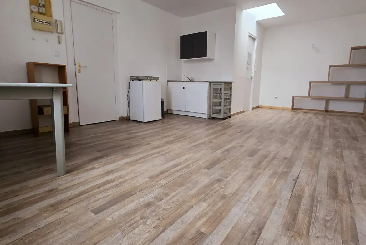 À vendre : Studio lumineux et rénové au cœur du Vieux-Lille 