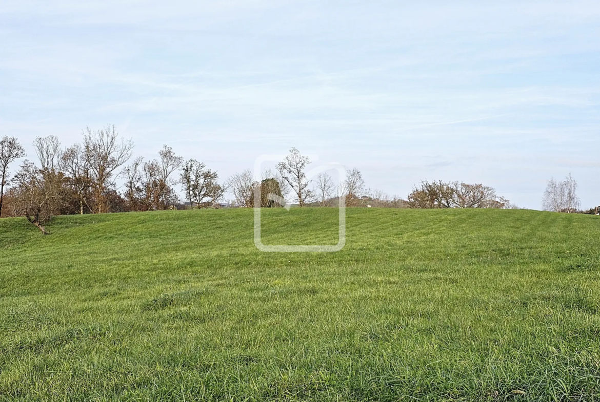 Beau terrain à vendre à Mansac avec vue dégagée 