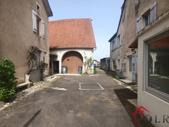 Lot de deux maisons à rénover à Combeaufontaine