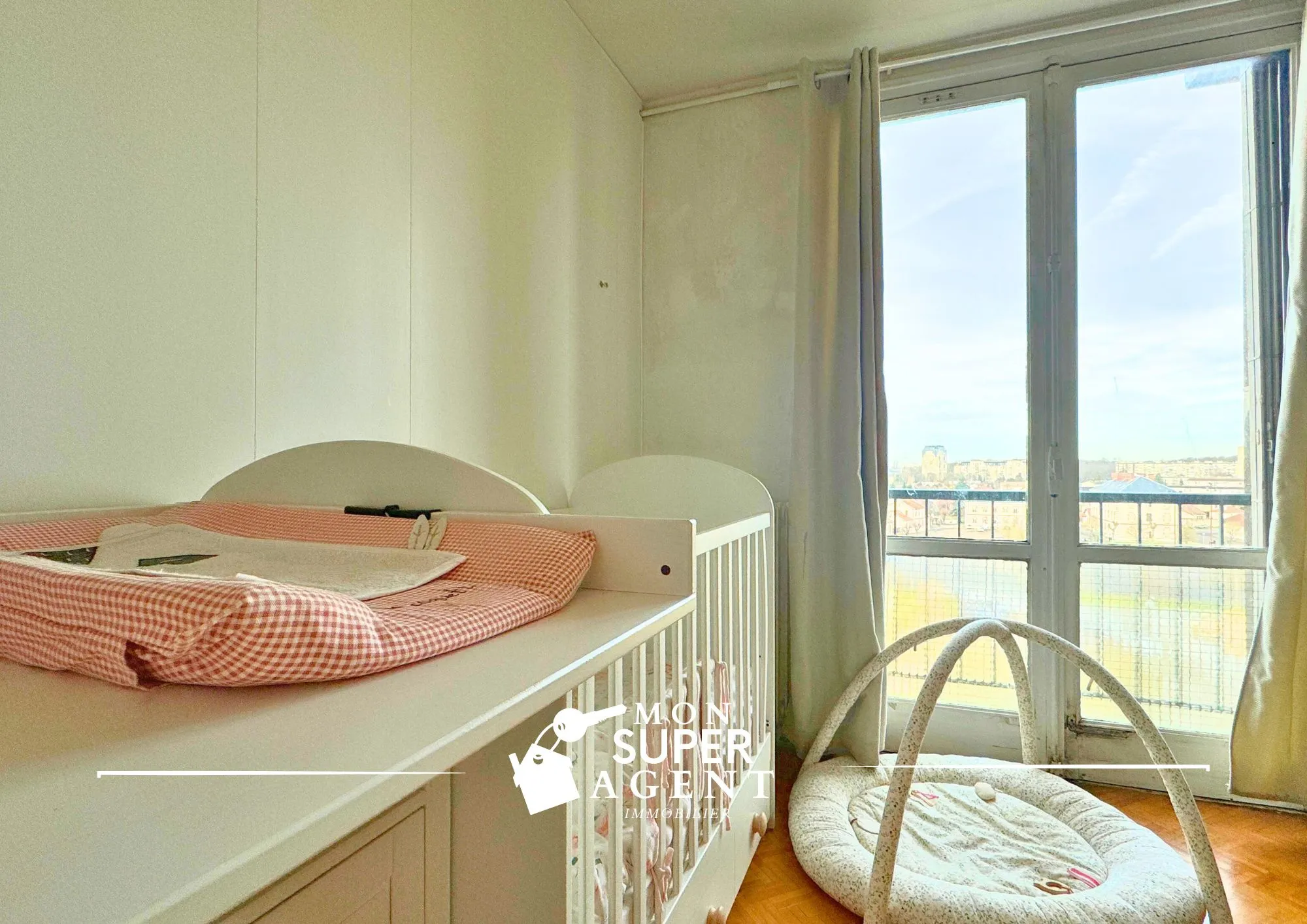 Appartement T4 lumineux avec balcons à Melun 