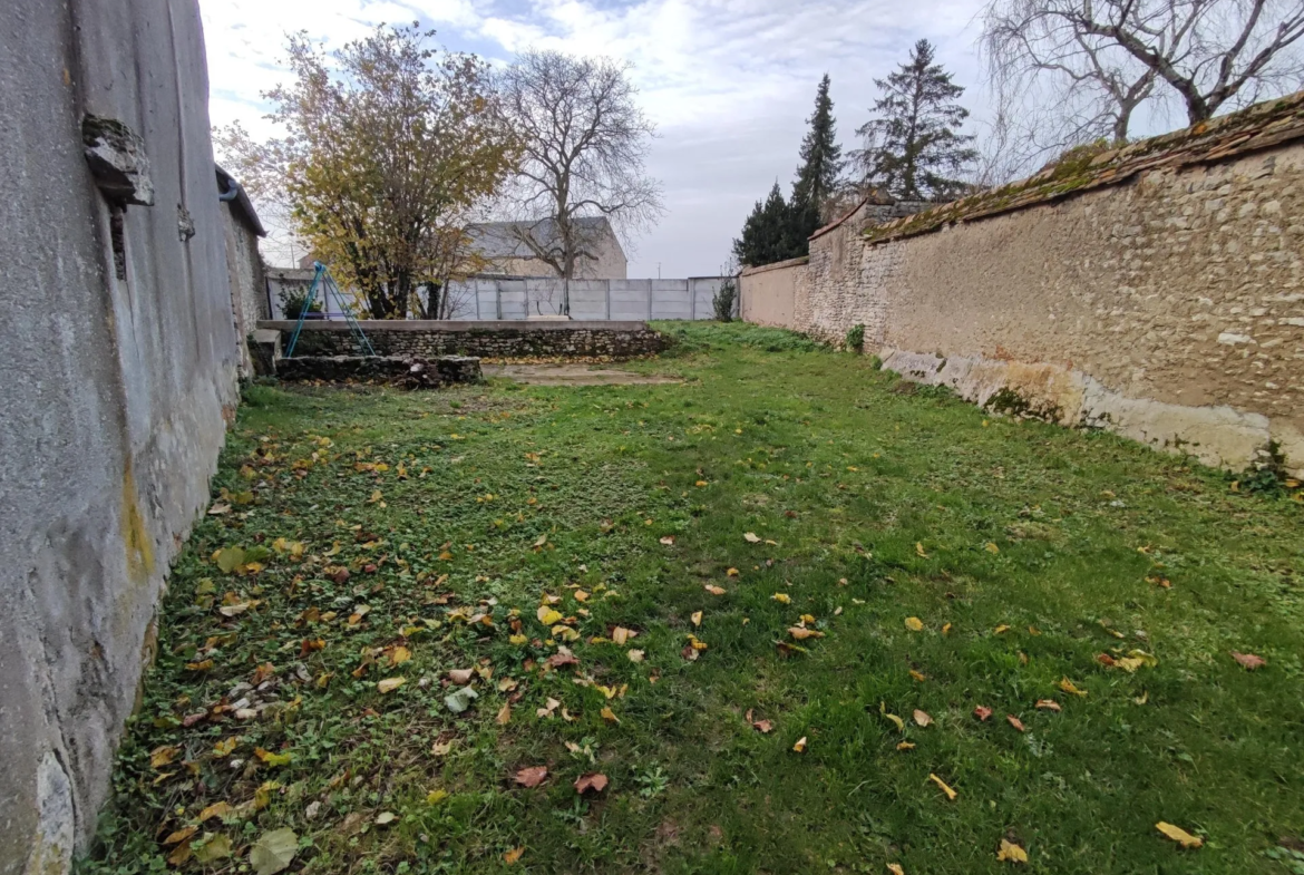 Maison ancienne rénovée à vendre dans un village paisible de Fresnay l'Évêque 