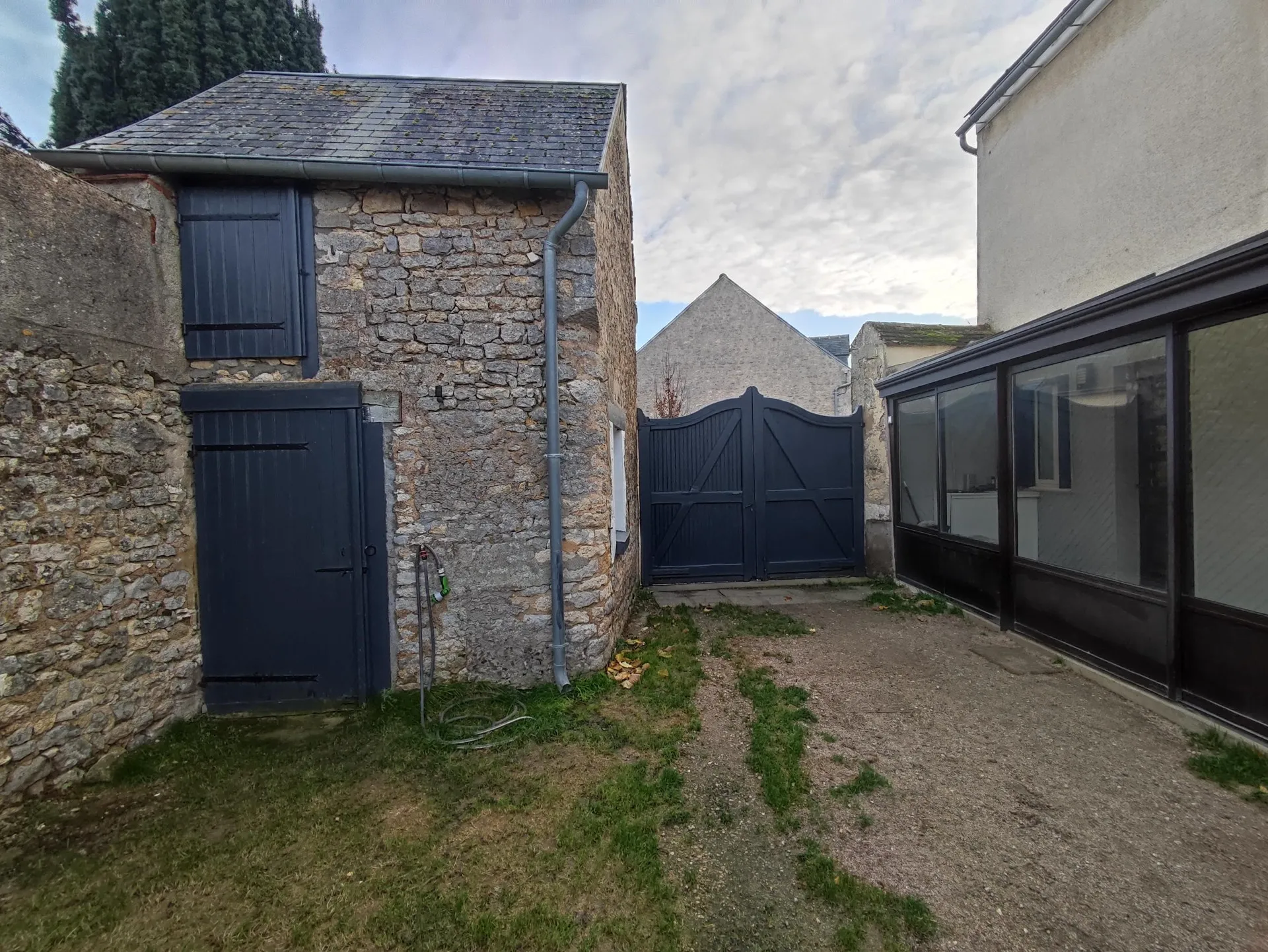 Maison ancienne rénovée à vendre dans un village paisible de Fresnay l'Évêque 