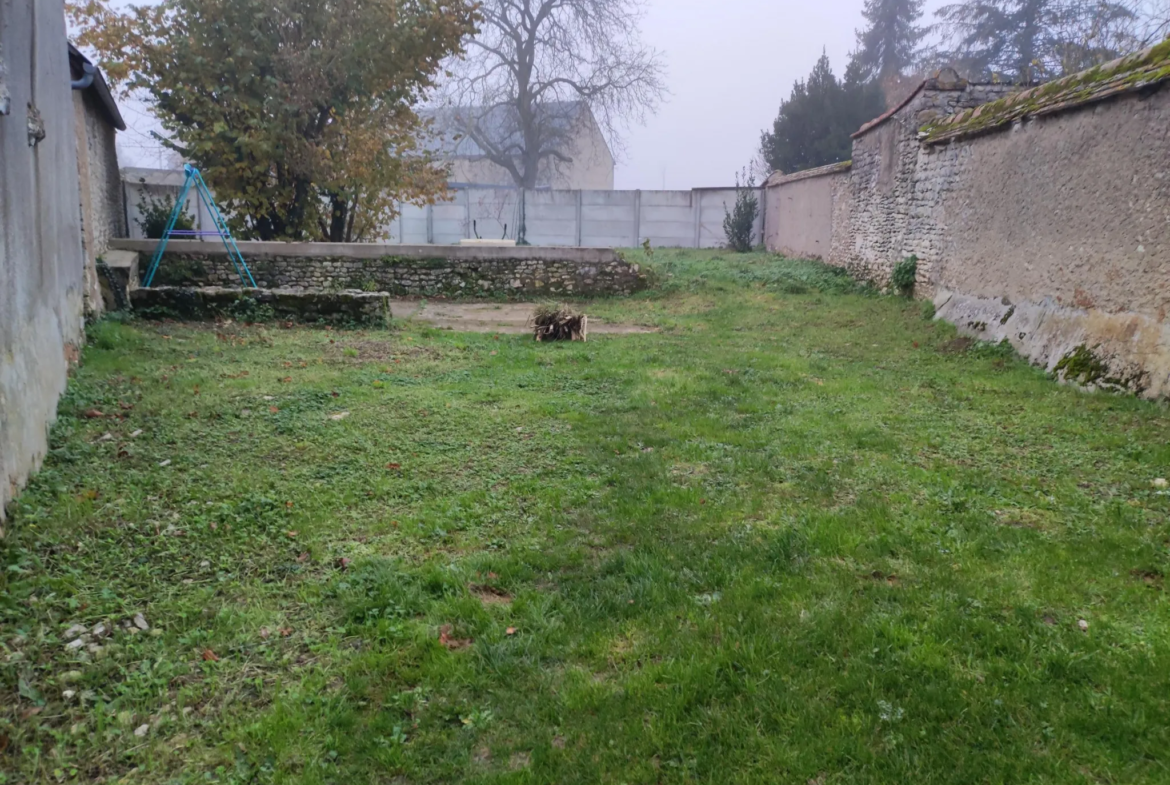 Maison ancienne rénovée à vendre dans un village paisible de Fresnay l'Évêque 