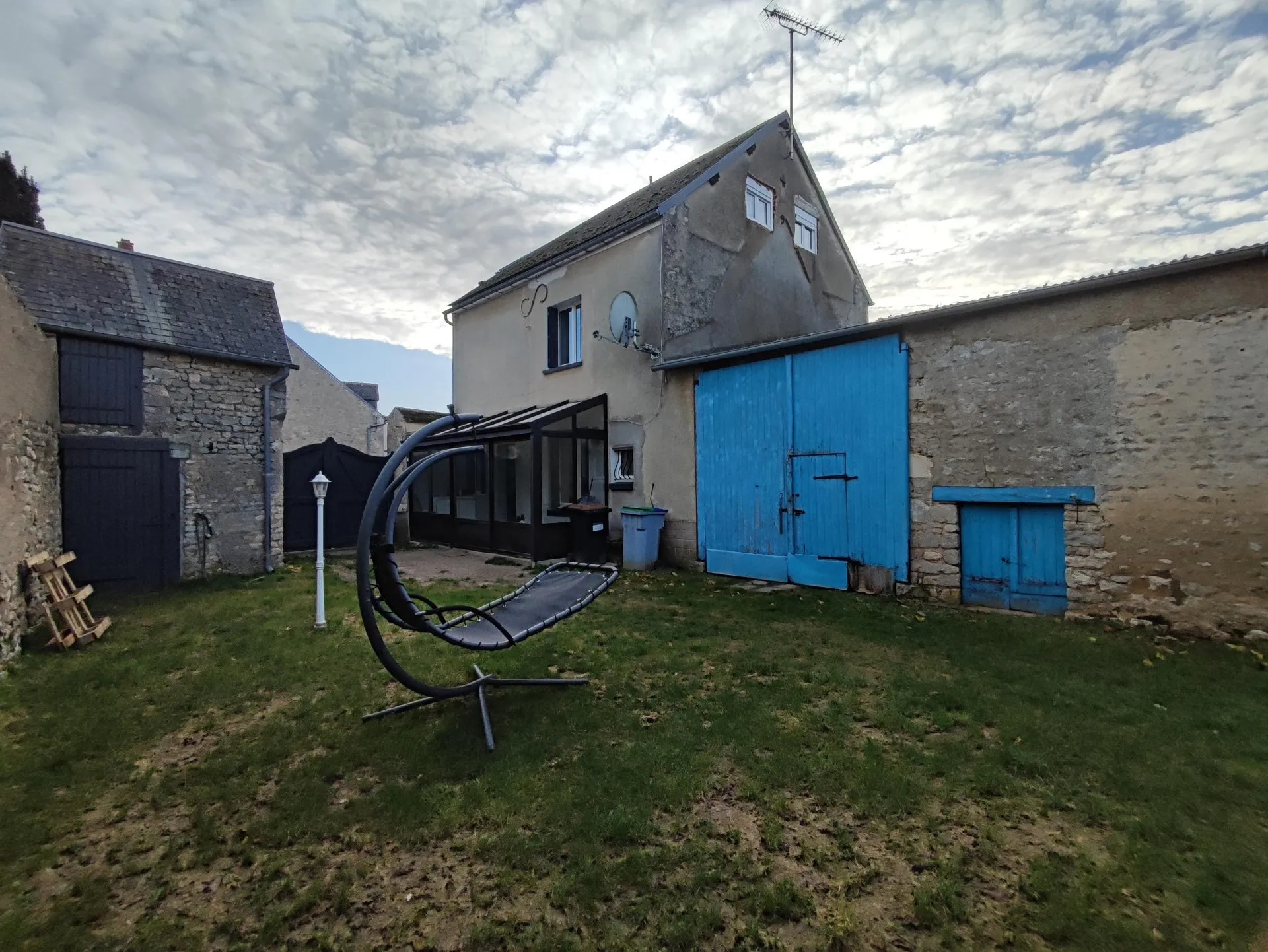 Maison ancienne rénovée à vendre dans un village paisible de Fresnay l'Évêque 