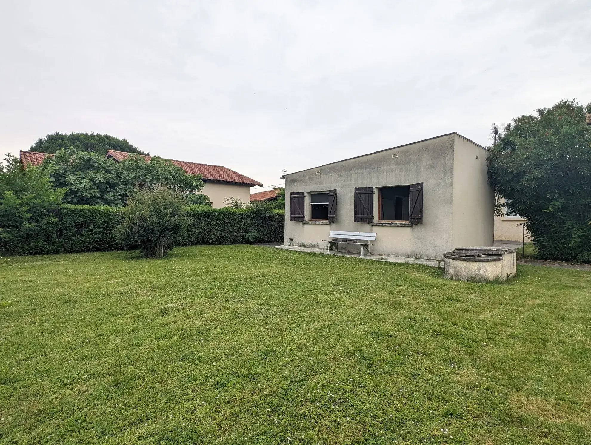 Maison de plain-pied à rénover à Daux, 3 pièces sur 406 m² 