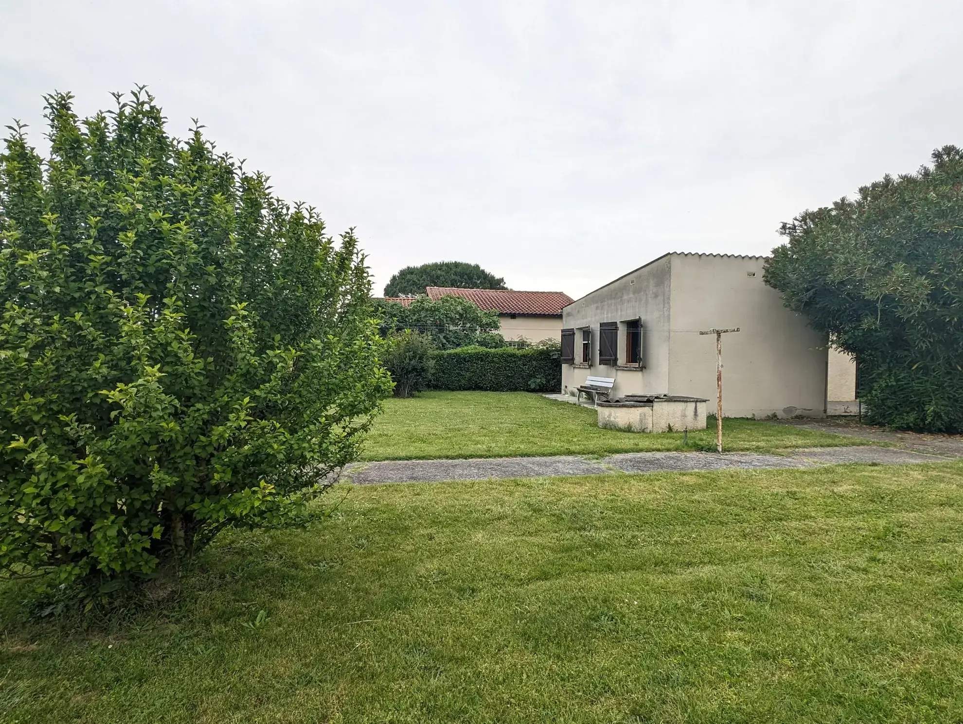 Maison de plain-pied à rénover à Daux, 3 pièces sur 406 m² 