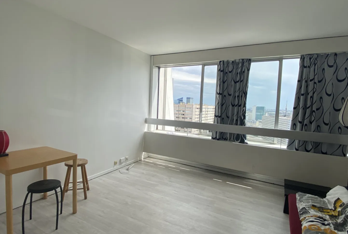 Studio en vente à Puteaux avec vue exceptionnelle sur Paris 