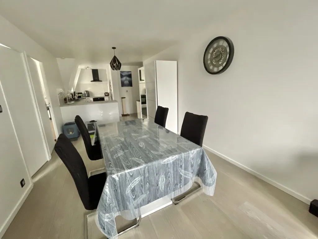 À vendre : Appartement neuf de 61,3 m² à Boissy St Léger - 275,000 € 