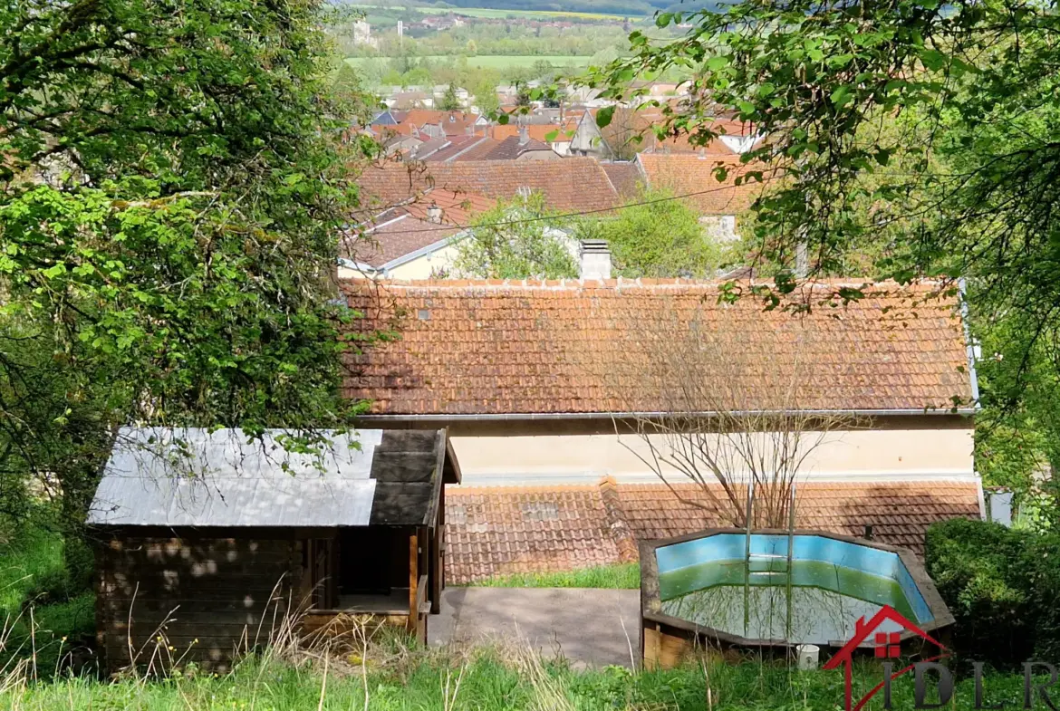 Maison à rénover avec vue panoramique à Jussey 